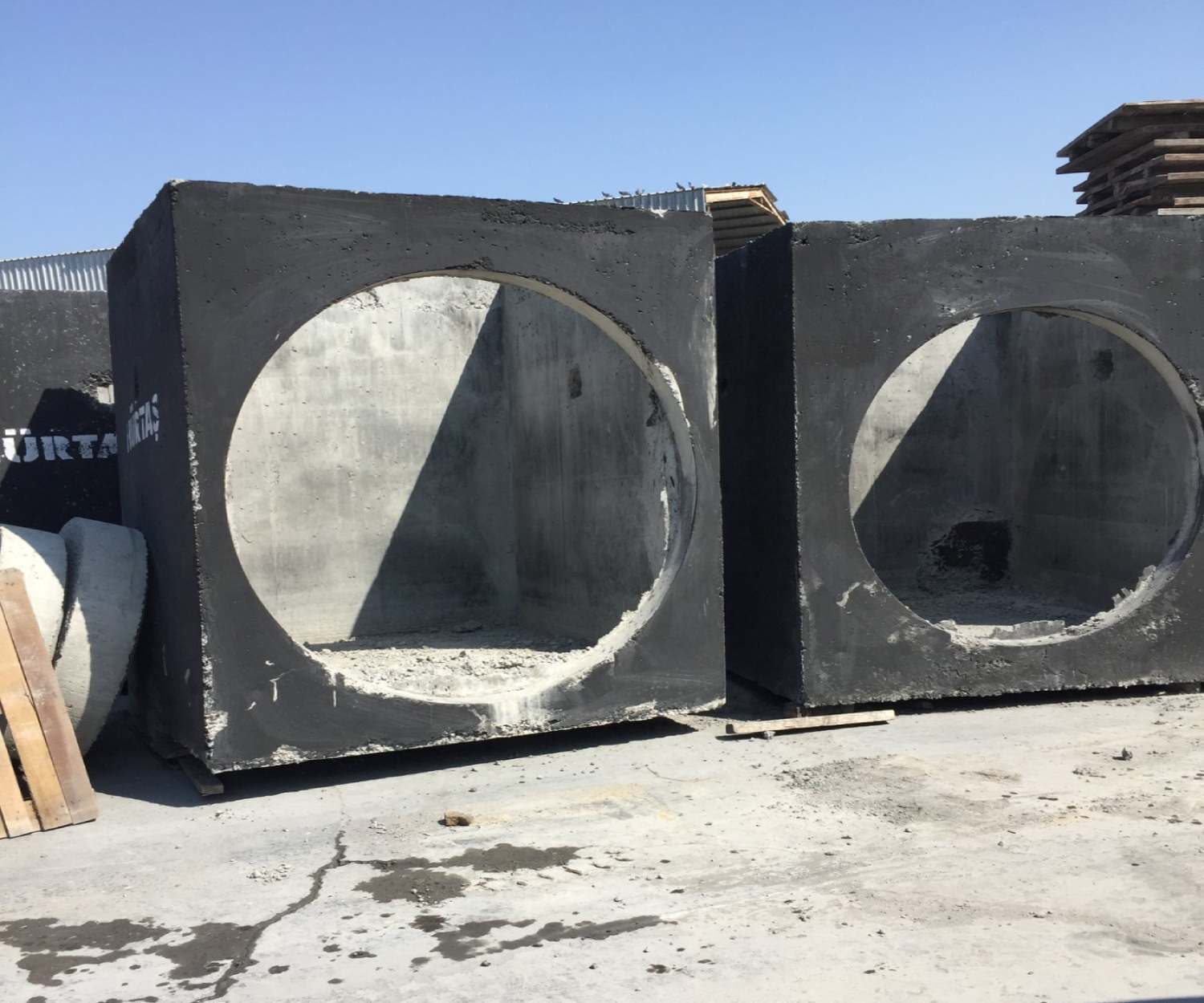rediksiyon kapaklı beton taban elemanı